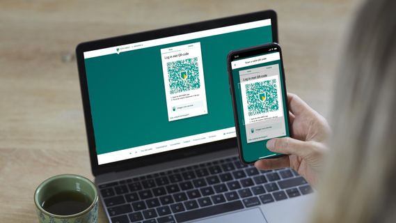 Scan met de app op je telefoon de QR-code op het beeldscherm van je pc of laptop.