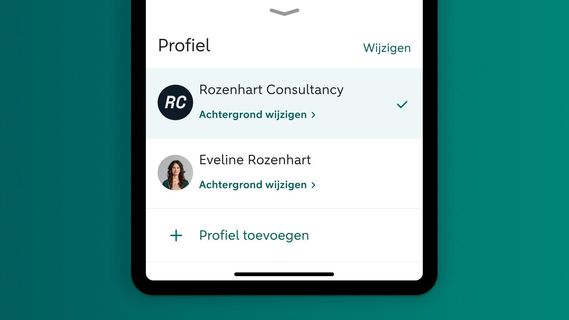 Mobiele telefoon met overzicht van profielen in de ABN AMRO app.